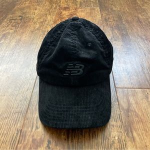 New Balance Logo Hat - Corduroy - Black
